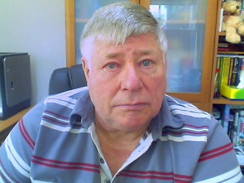 Happily Married. 3 grown up daughters. Cat lover and humble servant to Molly. Retired engineer. Labour Party member. Ardent Republican. 25 yrs Royal Air Force.
