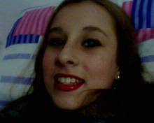 Loira,magra,olhos castanhos,estudante...