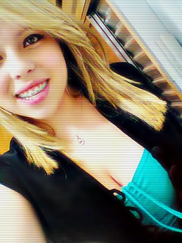 15 anos, da zona sul ,'  levo a vida num sorriso,♫♩♫♭♪♬ me segue  ?
