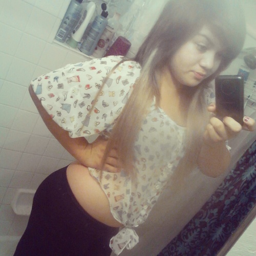 taken ; 4-21-12 . im 4'9 c: im 14 yrs old ;p {bi] & i love cheese ^o^ lol