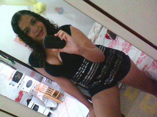 14 anos, colorada, funkeira, best da @_thaliastoffel e do @_BrunoPradoPSE e amiguinha da @LauraMusa_:3