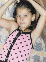 Não sou a garota mais certinha &&'
nem a totalmente descontrolada. Não busco ser perfeita , mas sim ser eu
mesma , não finjo ser quem não sou.
