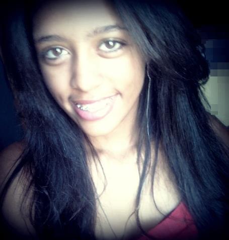 Amo Futebol , Praiia , Pizza e Doritoos . 
Gosto de diversos tipos de Música . 
Amoo saiir com os Amigos . etc . (: