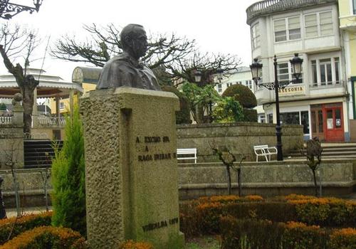 Pequena vila do norte da Galiza,cuna de grandes figuras como Manuel Fraga, Rouco Varela e na que si Pili do Lambuxos non te chamou guap@ aqui non es ninguén