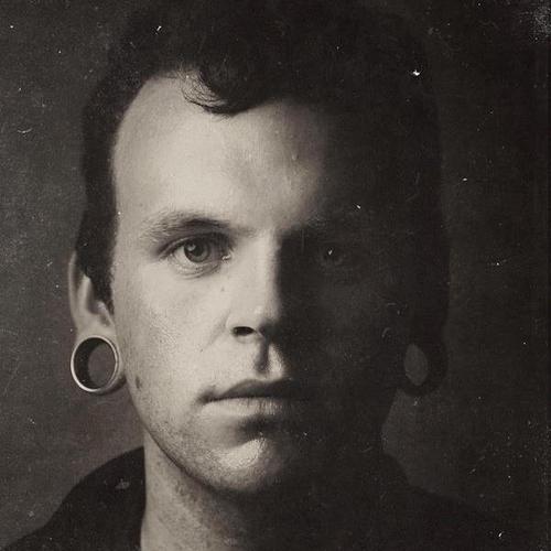 I'm Noah, I like heavy music, I like to smoke weed.