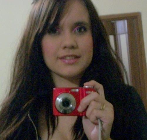 - a luz que me guia é bem mais forte que os olhos que me cercam. ;)


a medida de amar , é amar sem medias ♥