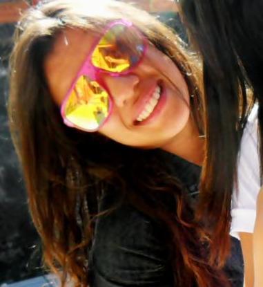 Tão menina, mas tão mulher. Tão forte, mas tão fraca. Tão madura, mas tão insensata. Tão eu.