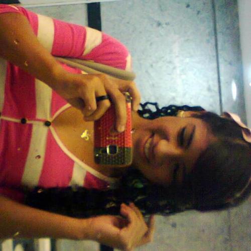 - Futura Engenheira , 15 anos, Chocolatra, Solteira, ♍ Virginiana , Ciúmenta, Dramática, Orgulhosa, Super Carinhosa, Boba, Irônica, FLAMENGUISTA  [...] *-*
