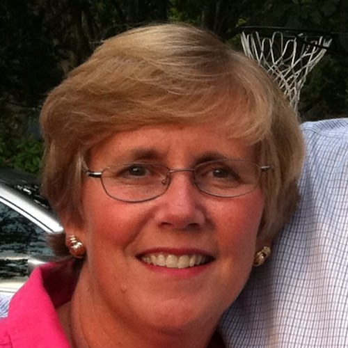 faithful Episcopalian, wife, mom of 3, Golden Retriever lover, happiest on the beach