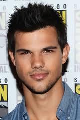 uma garota normal apaixonada por um cara que nunca vai conhecer mais fazer o que ? te amo muito seu taylor daniel lautner !