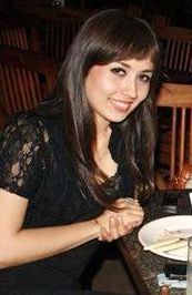 Docente, violinista, nutricionista, amante de los animales. Mamá de Ito.