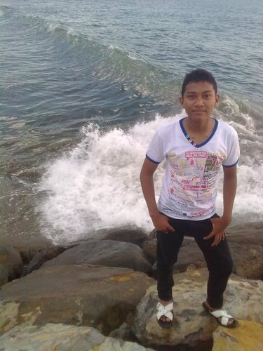 my name is tri anino vensky/padang,11-07-96/ @smansix