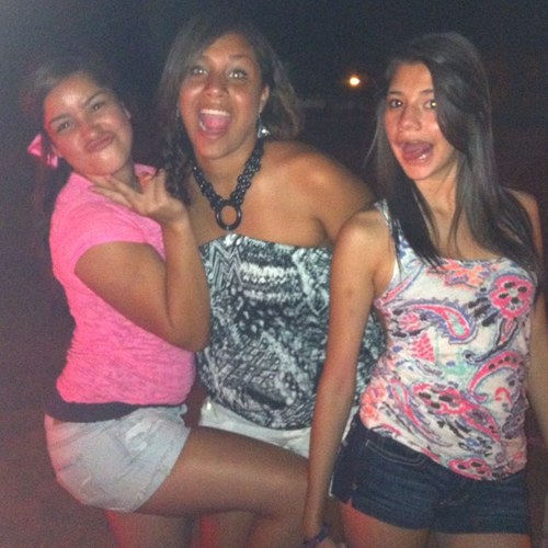 Heyyy im Yvette(: Tap that follow button(;