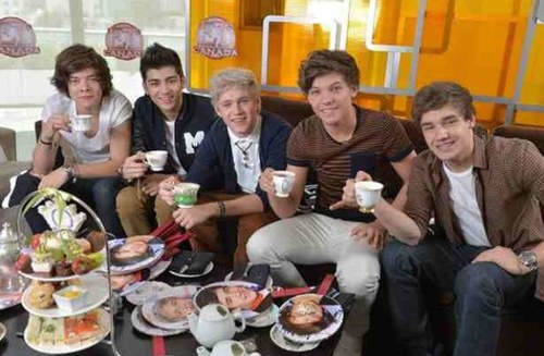 1DSupportxoxo's profile picture. Hey, My names Melissa and I support the 5 boys that have changed peoples lives for the better, including mine. @Onedirection are amazing! Proud directioner. :)