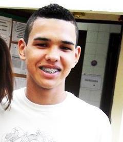 bruno um cara simpatico,bem humorado,viver cada momento da vida inteçamente e não deixa nada para tráz!!!
