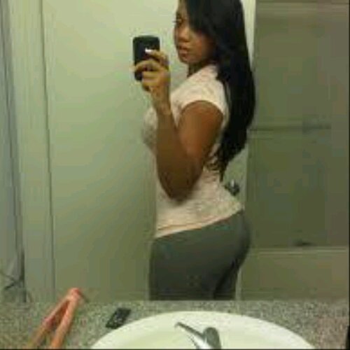 I'm that SMART girl with a DUMB booty. I make these hoes bow down to me. I GETS what I want beee-leeh dat. Oh yeah, by the way I'm BI :) Tap that follow button