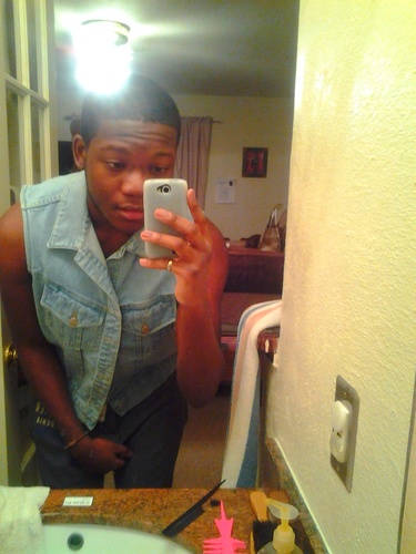 #teamgemini..ima hco & nike freak& real laidback fuck the bull so follow me mention for a follow :)