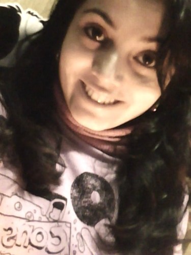 a pessoa errada, diferente, complicada, atrevida, ciumenta, baixinha, sincera, hiperativa, escorpiana, misteriosa. amo música, olhares, sorrisos (: