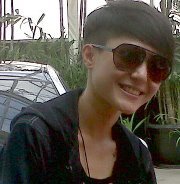 hanya fikirkan karya apa yang kan ku nyanyikan,walau kadang ku di pandang hina,tapi tak padam semangatku tuk tetap berkarya * MUSISI JALANAN *