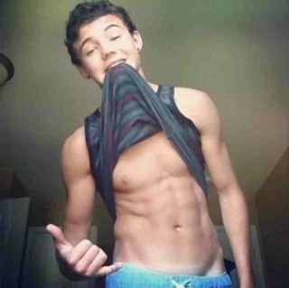 LiamJR_MessedUP's profile picture. single & looking ;). i want you to know each morning you will awake to a goodmorning message and breakky in bed, sound good? I love you.