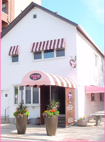 Chicago's favorite breakfast, brunch and lunch spot!  
Great little bar!        Huge patio!

Zagat Rated, Michelin Guide Recommended!