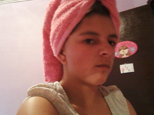 sou uma menina chata e no mesmo tempo legal mas o q importa q sou feliz *---*