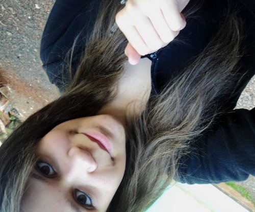 Smiler, paranaense, 15 anos, adoro assistir Skins /Hannah Montana e admiro muito Kaya Scodelario e Demi Lovato. E, tenho um tumblr!  http://anjoemruinas.tumblr.