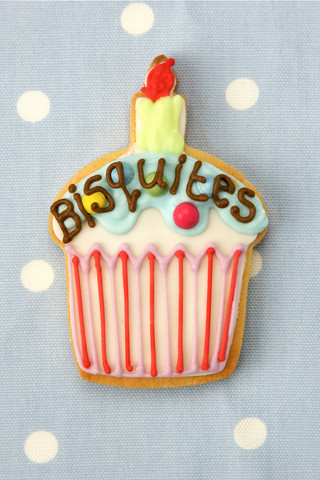 Mother & Daughter bakers offering unique homemade iced biscuits. - sales@handmadebiscuits.co.uk Our 5* Bisquites app out now! http://t.co/mo9Mn9GnNo