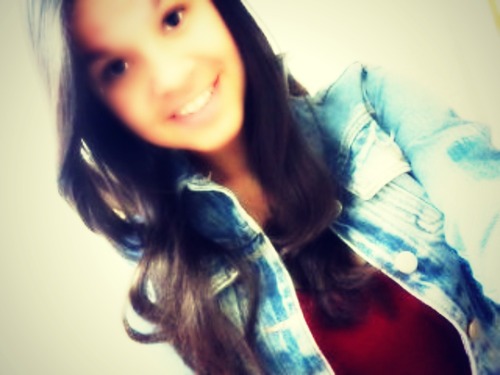 (...) Tão sentimental, tão idiota, tão teimosa, tão ciumenta, tão carente, tão eu. ;*