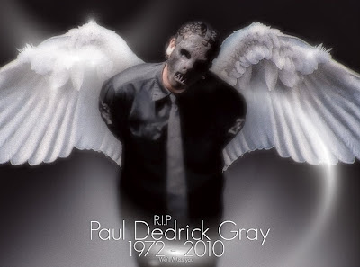 Fc dedicado ao baixista Paul Dedrick Gray que sempre vai estar no coração dos Maggots