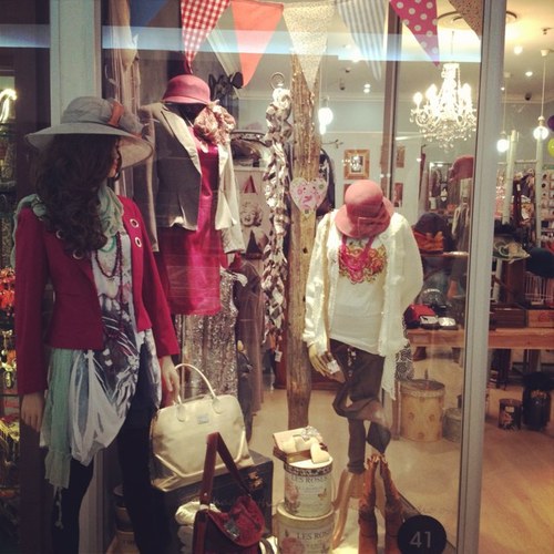 MARILYNSBOUTIQ1's profile picture. Lover and supplier of all things vintage. Brooklyn Malls finest. We have the cutest dresses, jerseys, jackets and accessories at the best prices!