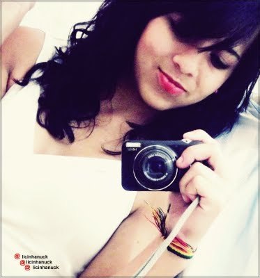 16 anos,ciumenta,amo chocolate,choro, sorrio,amo, amiga, sonhadora, feliz, adoro sorrisos...Se quiser saber mais é só seguir que eu sigo de volta ;*