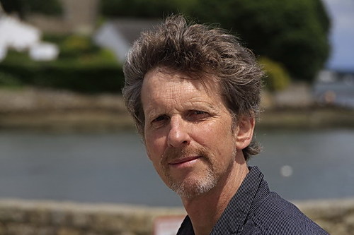 Professional photographer, specialized in documentary, journalism, travel and portrait. Loves cycling, walking, reading, movies and intelligent conversation.