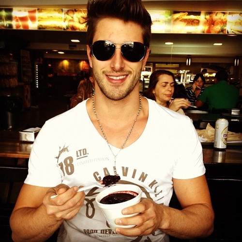 FC Dedicado ao Cantor @RobertoMaiaReal Sine dia 10/07/12 Seguida Pelo Próprio Roberto dia 11/07/12