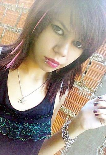 Me segue looogo!
X.x Quem se descreve se limita 
Twittando 4ever :)