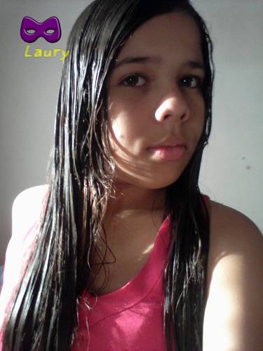tenho 15 anos sou linda,simpatica,divertida,tourina,inteligente,delicada,