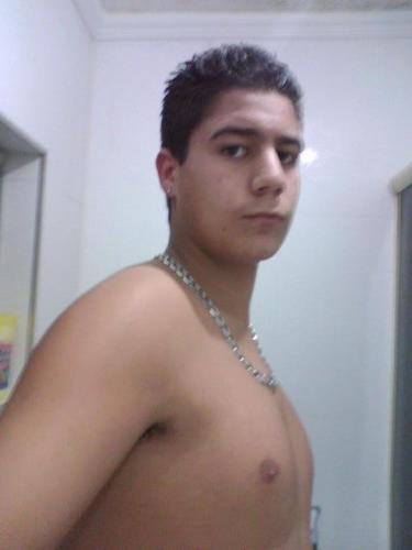 Paulista, Engraçado, Capricorniano, 15 anos, Família, amigos e Deus ... Gostou me segue!!!eu sigo de volta ;P