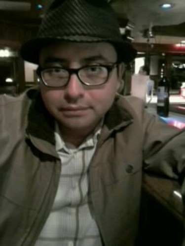 Periodista de NOTIVER, radio y tv, Licenciado en Derecho, Community Manager, poeta, escritor, estudiante de Tai Chi Chuan, y estudiante de cine.