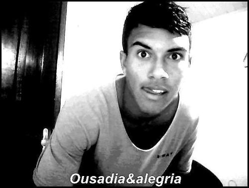 Meu pintinho amarelinho, cabe aqui na minha mão ♪