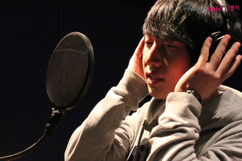 Hi My name is Yun Jeongwoo. I like to meet many people.