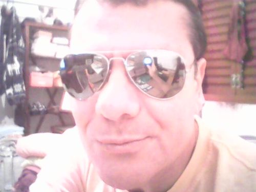 I am a very romantic and you want to find someone very special to share the good things of life, and that is very romantic and loyal to their valores.e has good