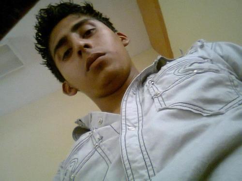 trabajo en la empresa de LG y estudio lic. en sistemas  amigable, ago mucho ejercicio y juego  futbool!!!hablo ingles & español 19 añoss sigueme & te sigoo