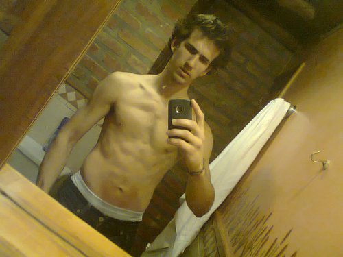 me considero buena onda y genial nada mas :)
#siguemeytesigo