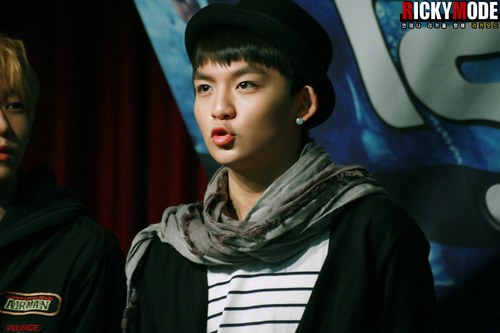 ricky_yulim's profile picture. 공카닉넴;창현아우쭈쭈/박수팸/창현수니/우쭈쭈내꺼에요;제발쫌쓰지마요진짜ㅠ