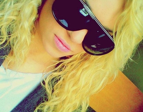 Louca , estressada , sensível , chata , egoísta , estranha! Cover Oficial da @lua_blanco BBM: 27745BBF