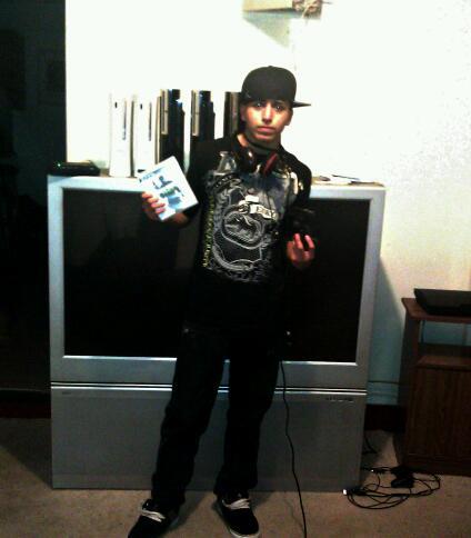 AbiZap's profile picture. Gamer until death, rocker, rapper, que te digo hermano soy de todo un poco xD Chekea mi canal p
http://t.co/e8eNOaQS9k