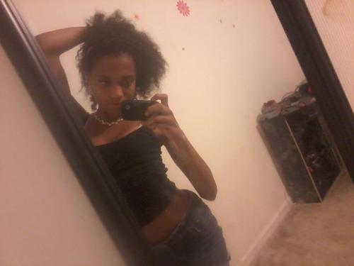 Heyyyyyy!!!!! Lol Ummm, My name is cori, im 15 and i love people!!!... So FOLLOW ME! 3