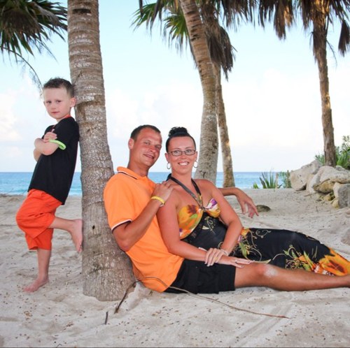 Carlie_23's profile picture. Follow me!!