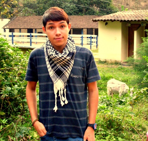 Vivo muito na minha , mesmo com problems tento 
disfarçar com sorriso... Sou apenas um aprendiz
Da Vida.