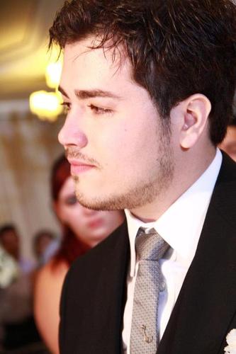 Um servo que ama a Jesus, sua esposa Sâmela e o próximo,e que por tanto amar,entendeu o chamado,obedeceu a voz do Pai e escolheu viver em prol do Reino de Deus